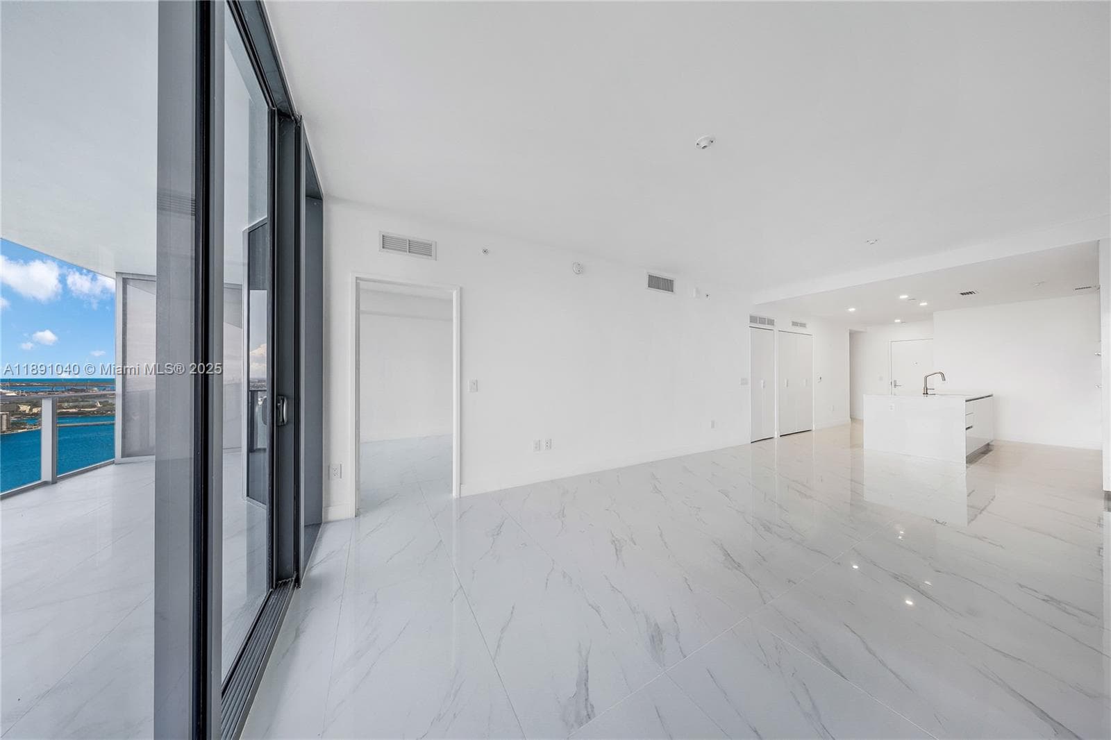 700 NE 24 St 3402 photo 14