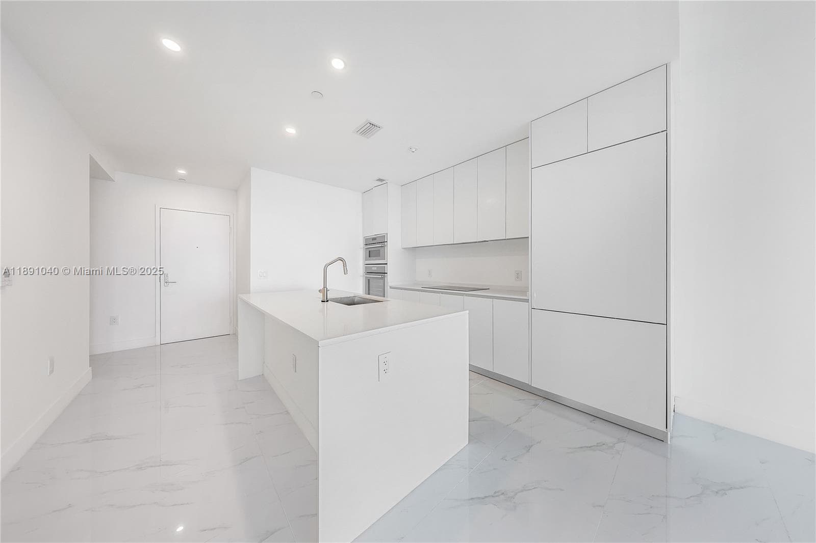 700 NE 24 St 3402 photo 11