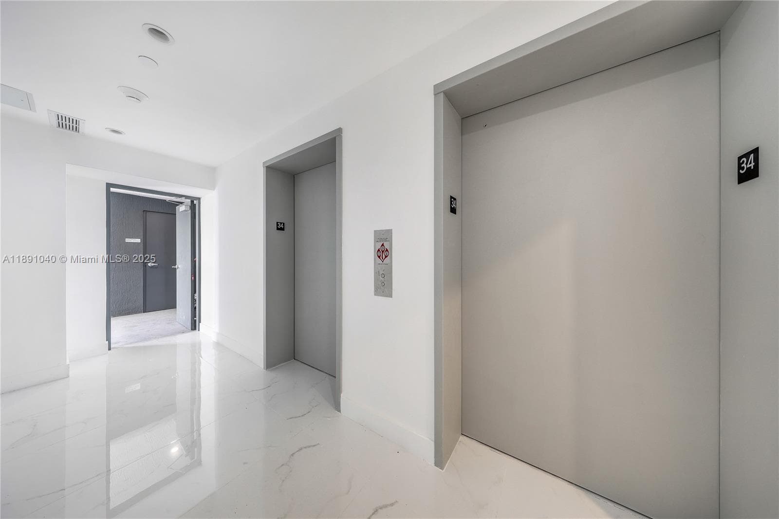 700 NE 24 St 3402 photo 4