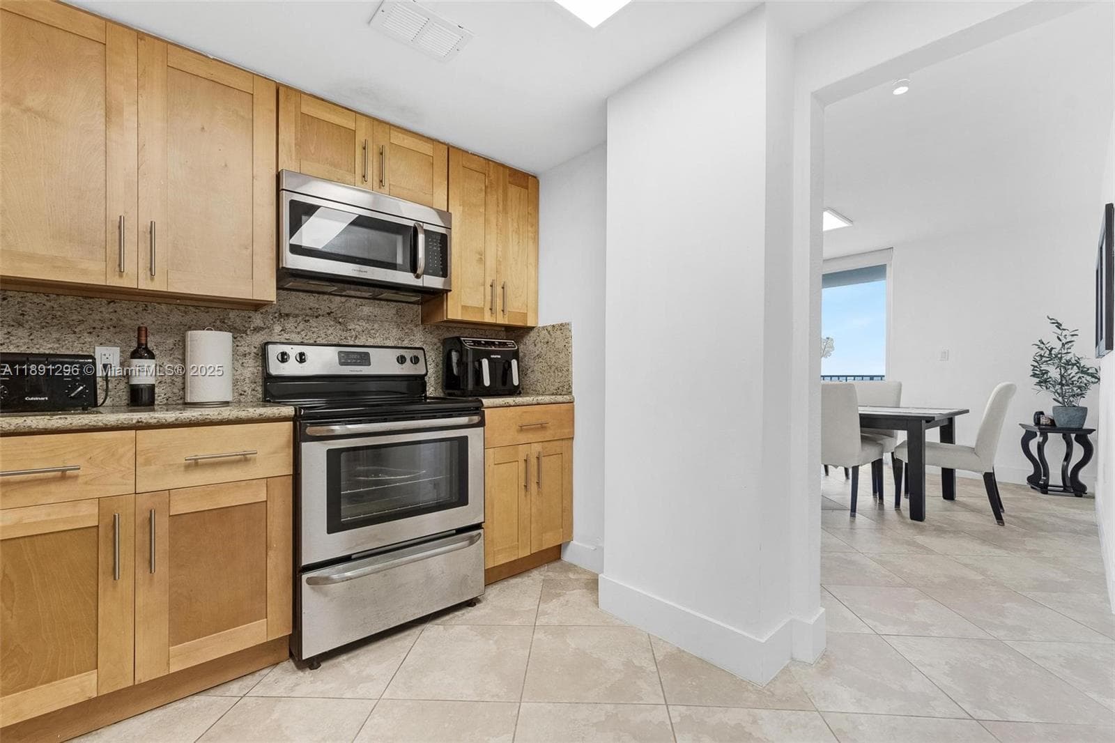 5838 Collins Ave 11B photo 23