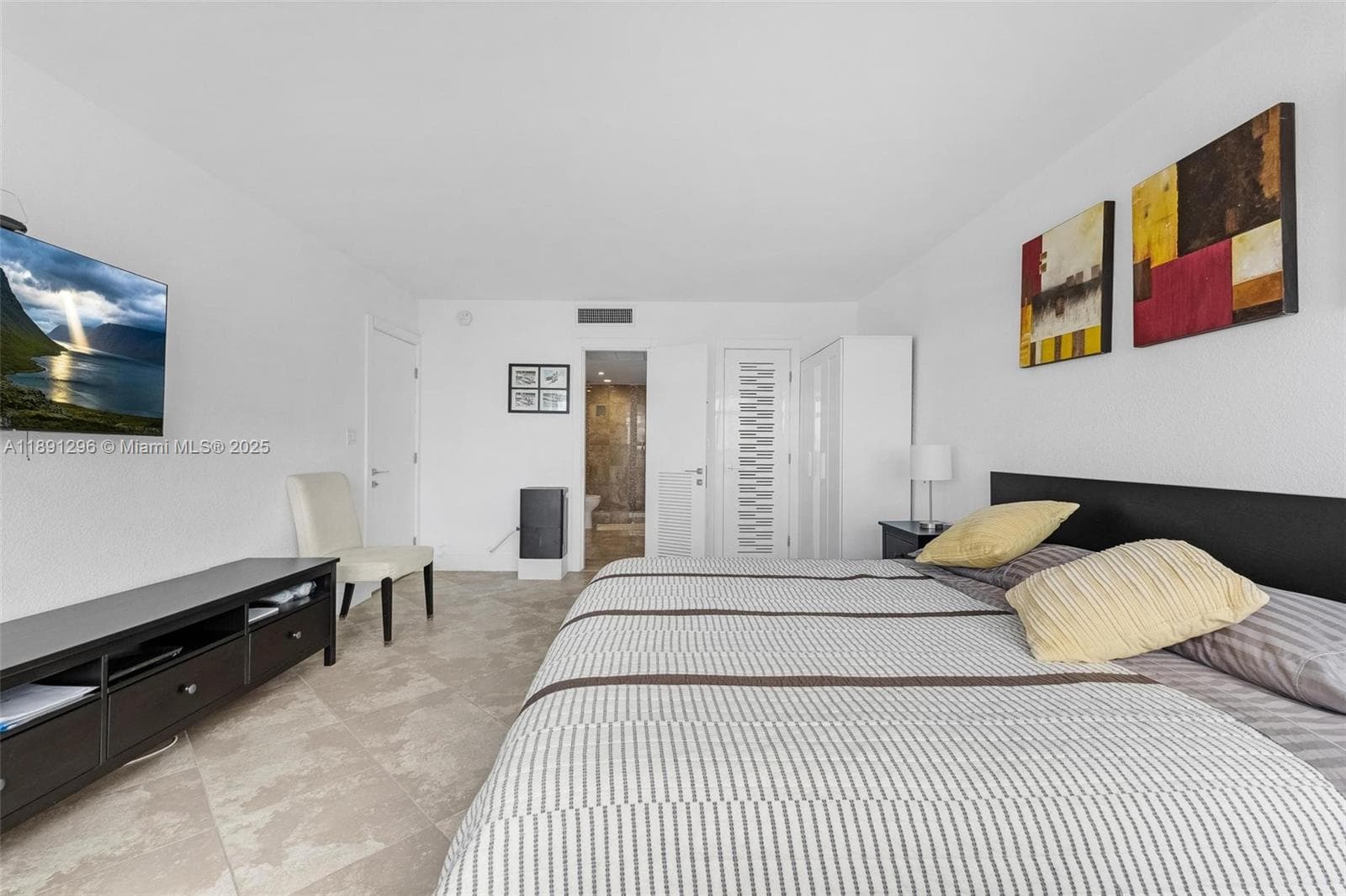 5838 Collins Ave 11B photo 9