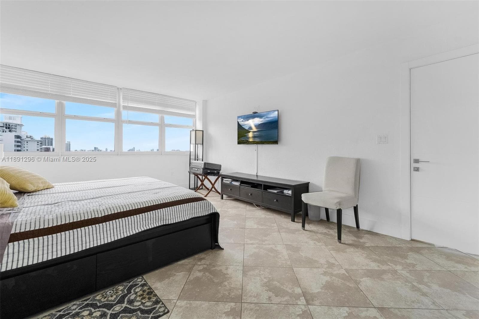 5838 Collins Ave 11B photo 24