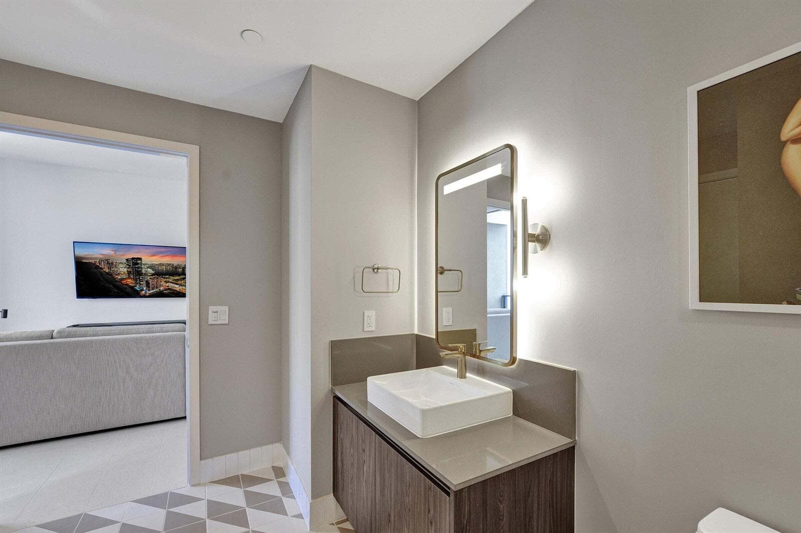 159 NE 6th Street 4813 photo 9