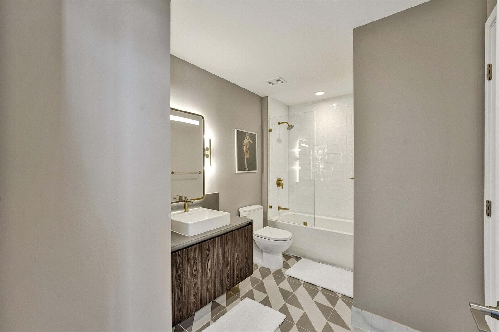 159 NE 6th Street 4813 photo 8