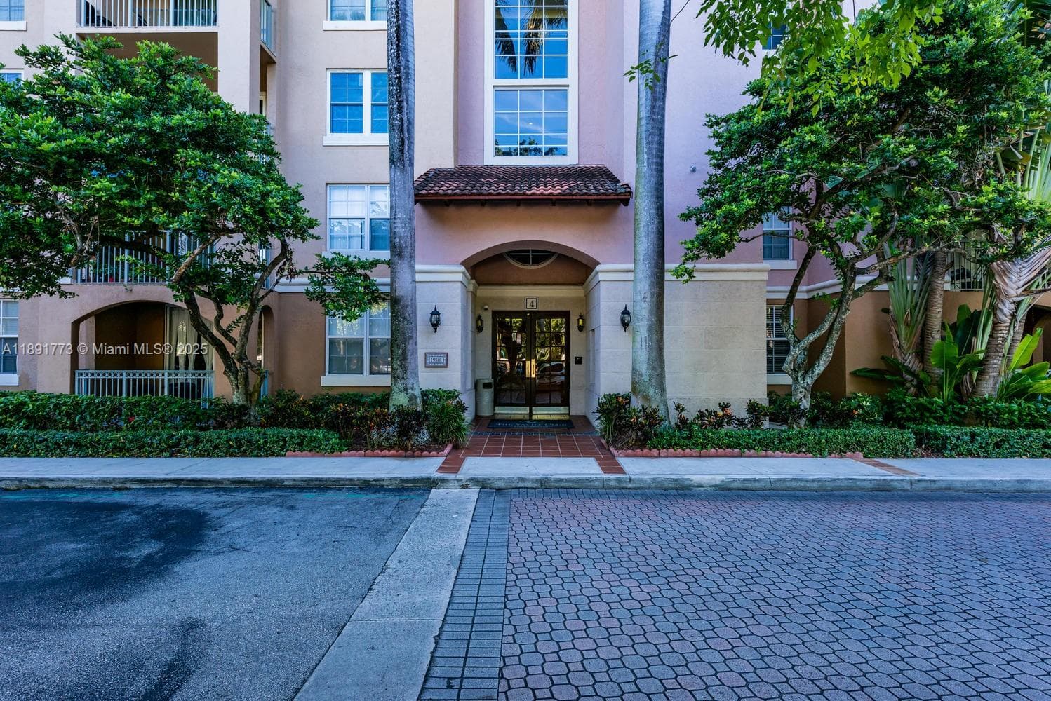 19801 E Country Club Dr 4501 photo 1