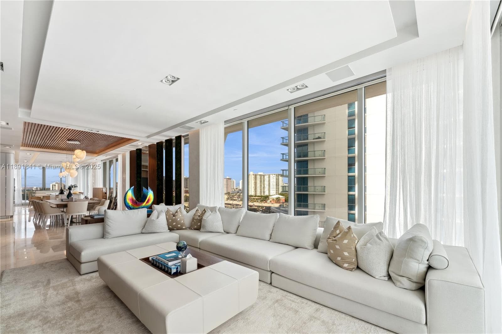16901 Collins Ave 805 photo 2
