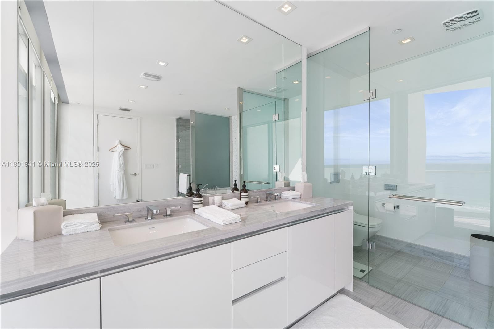 16901 Collins Ave 805 photo 16