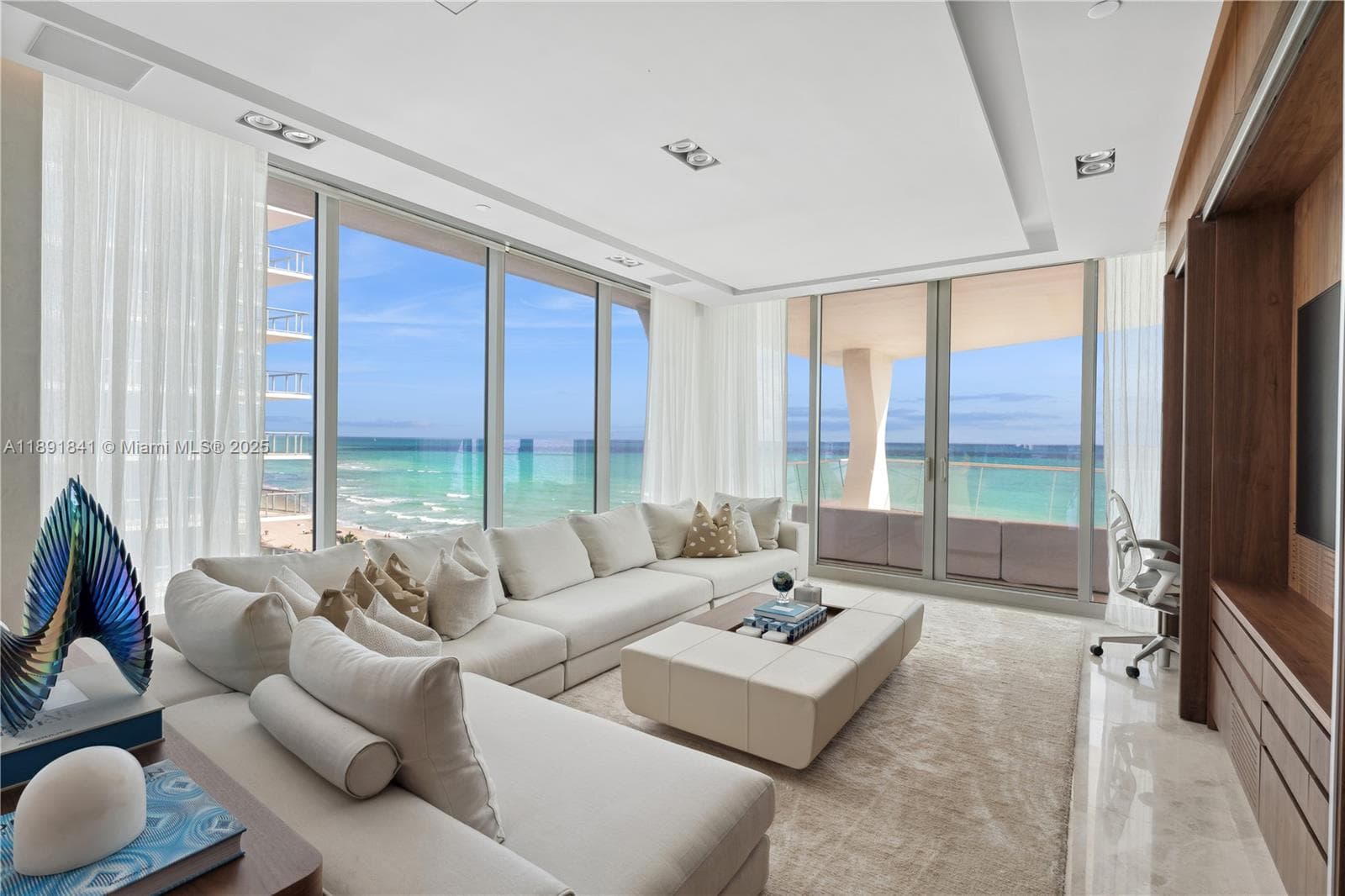 16901 Collins Ave 805 photo 1