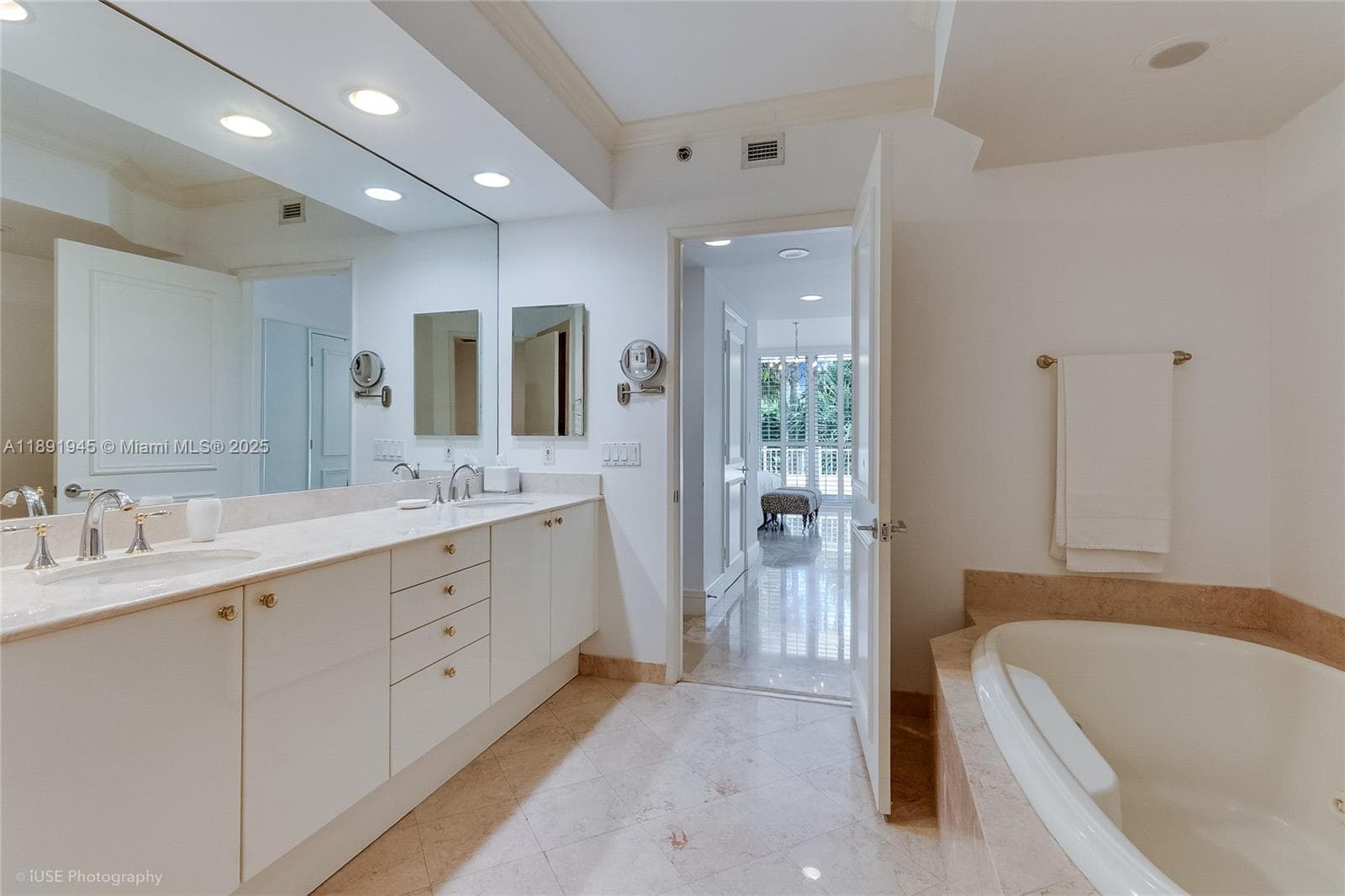 791 Crandon Blvd 303 photo 9