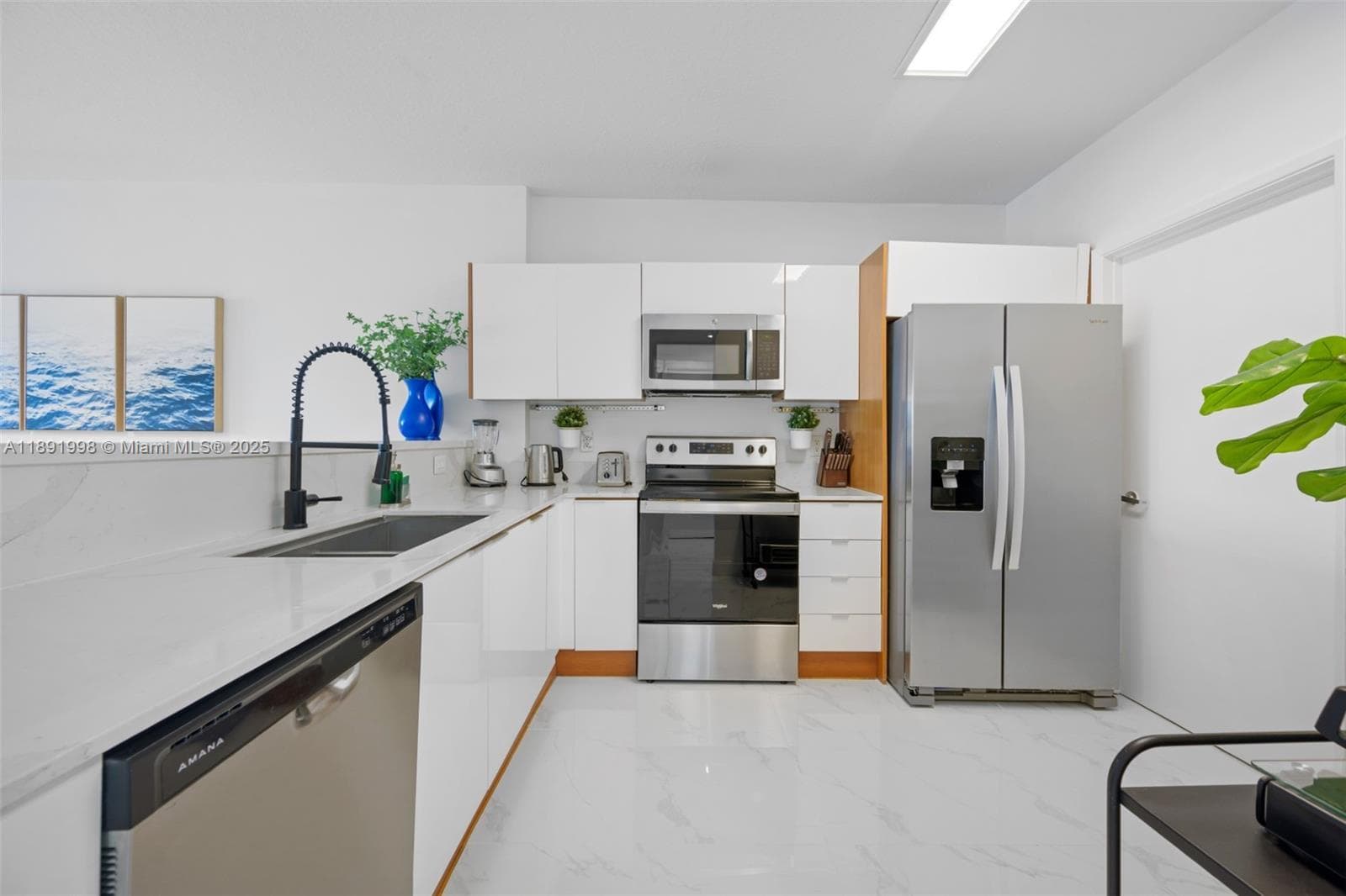 18100 N Bay Rd 708 photo 7