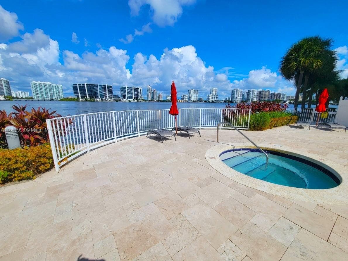 18100 N Bay Rd 708 photo 24