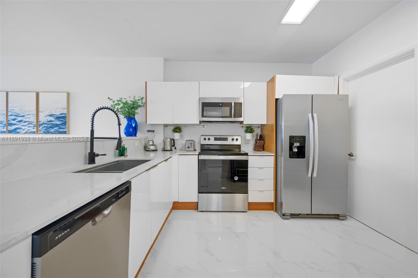 18100 N Bay Rd 708 photo 10