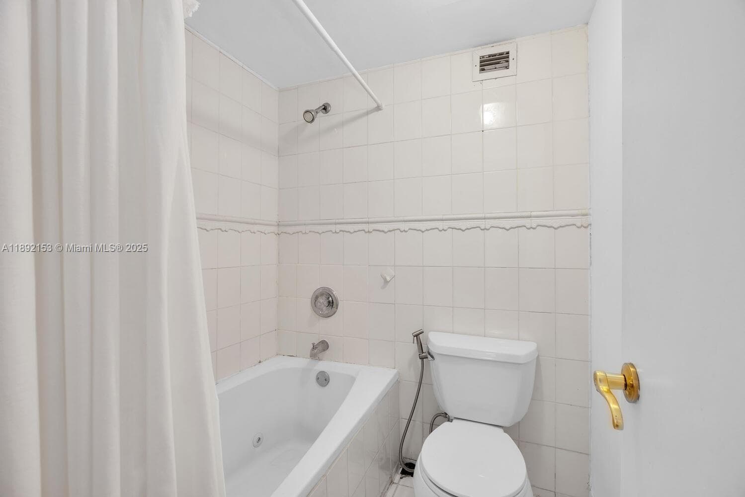 6039 Collins Ave 311 photo 16