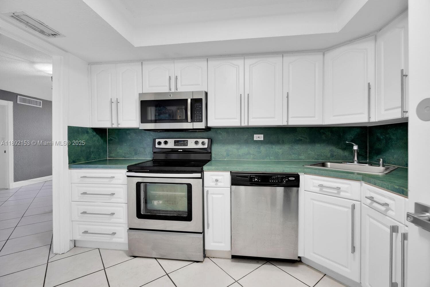 6039 Collins Ave 311 photo 12