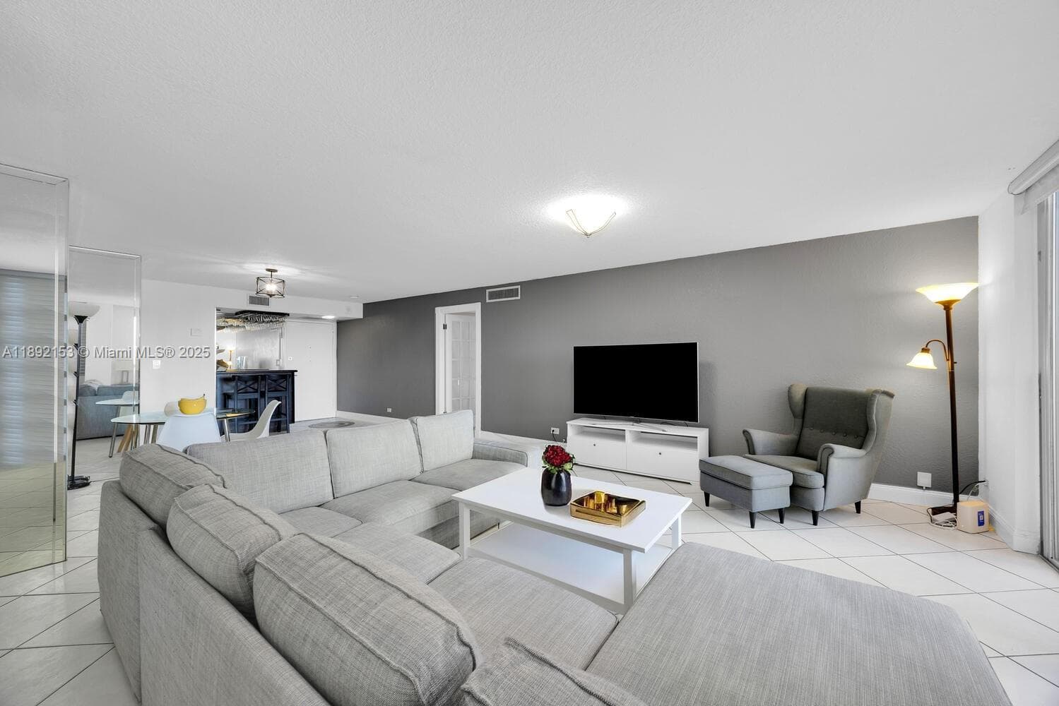 6039 Collins Ave 311 photo 3