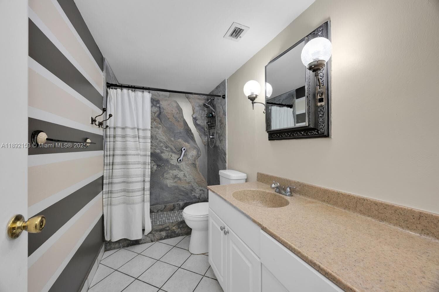 6039 Collins Ave 311 photo 18