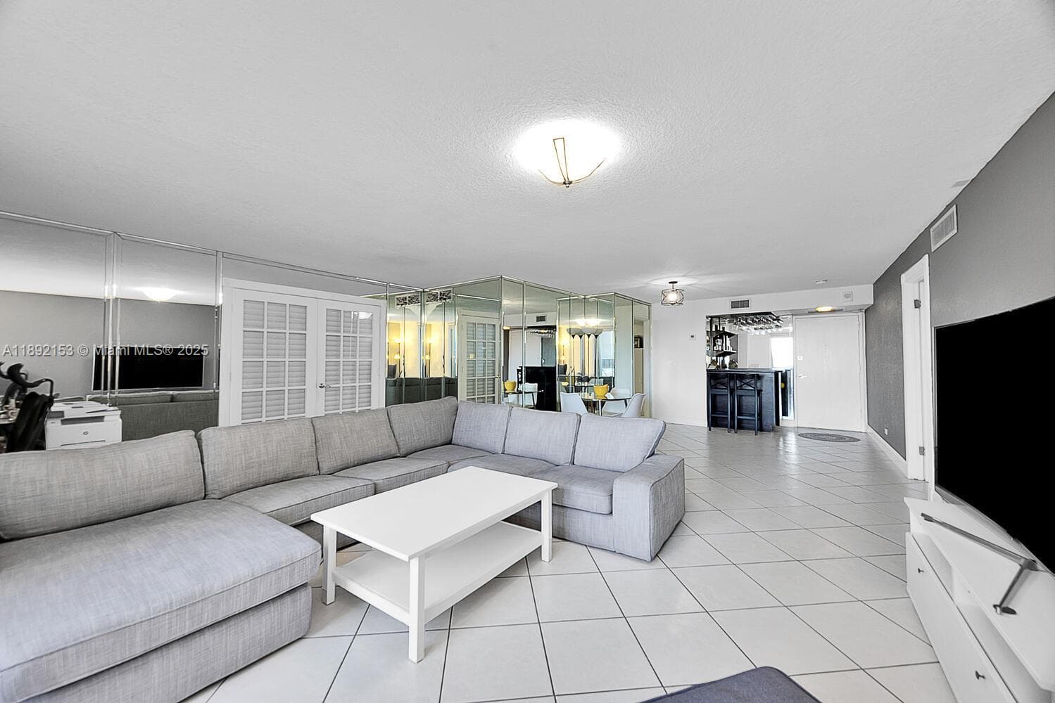 6039 Collins Ave 311 photo 11