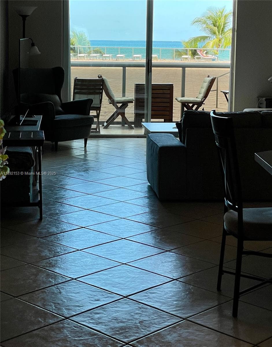 6039 Collins Ave 311 photo 4