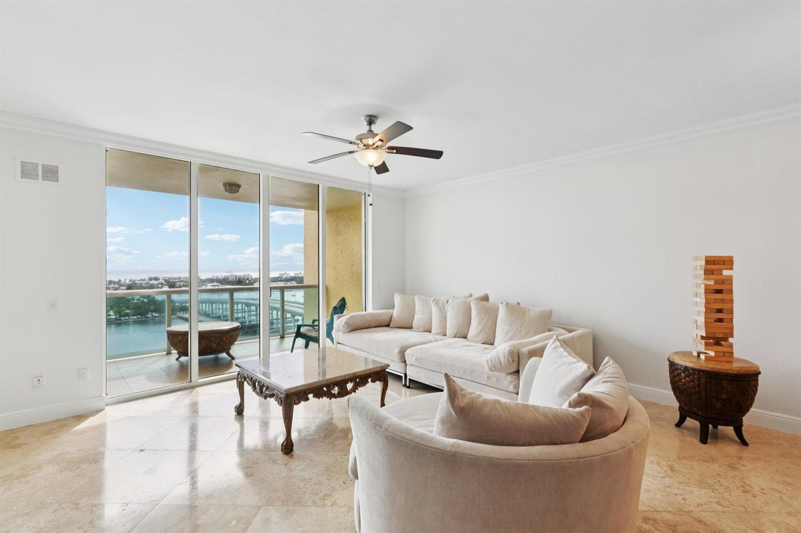2640 Lake Shore Drive 1809 photo 2