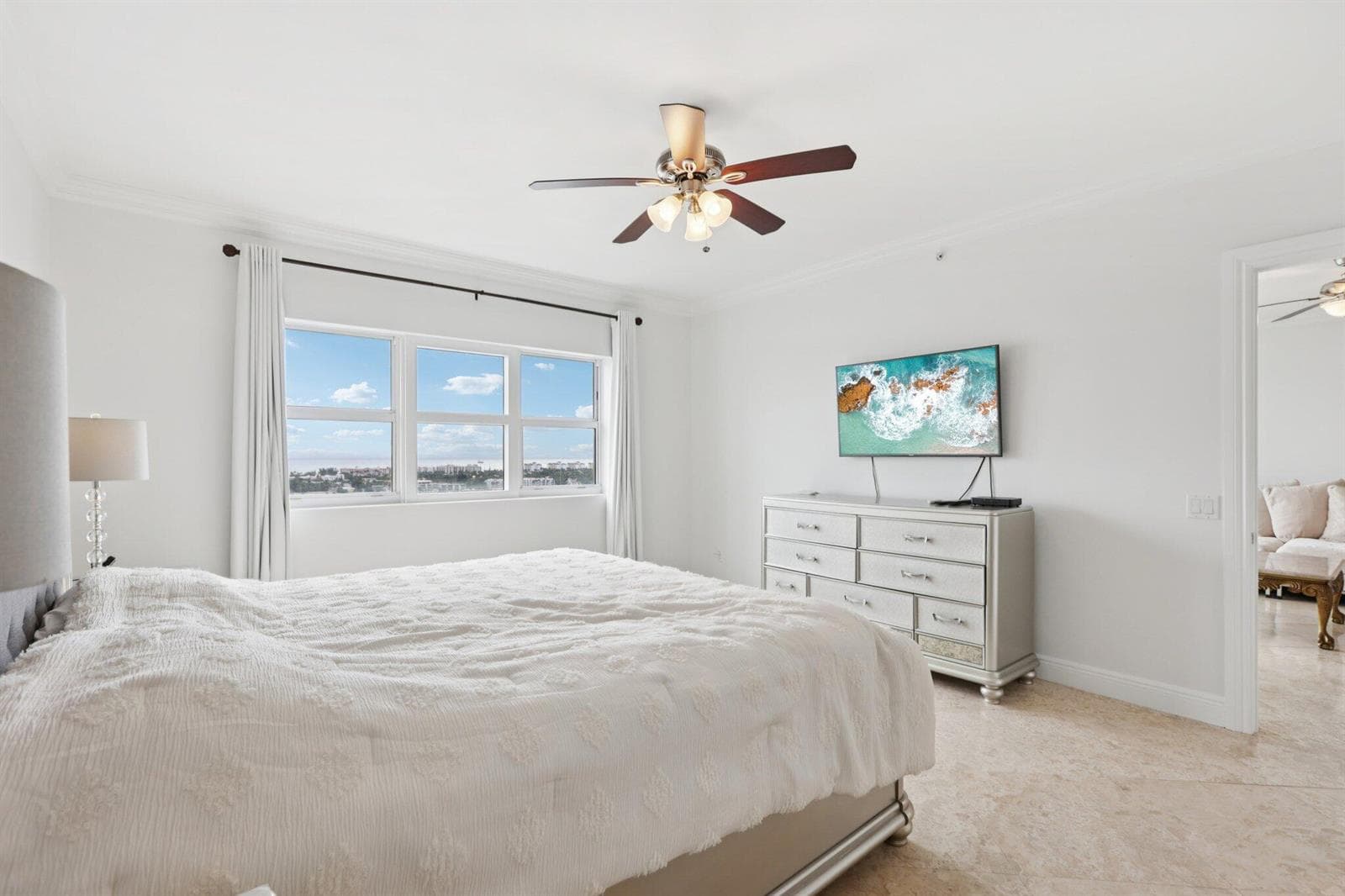 2640 Lake Shore Drive 1809 photo 22