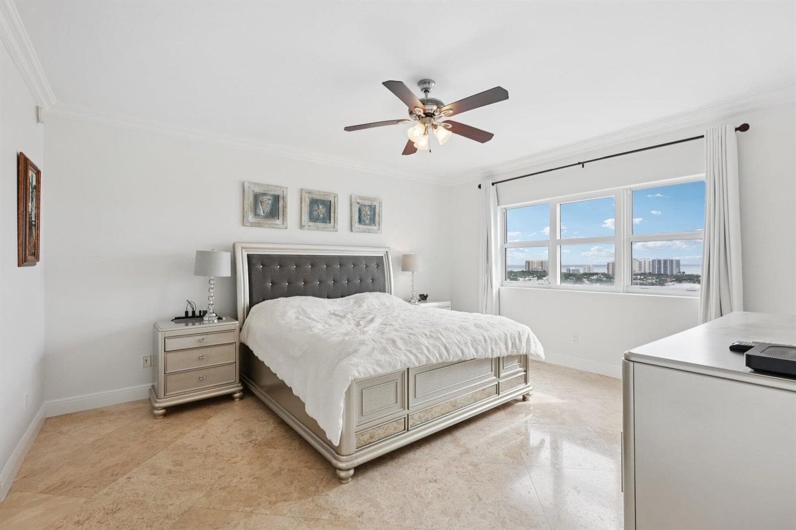2640 Lake Shore Drive 1809 photo 21