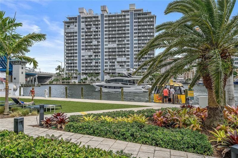 2670 E Sunrise Boulevard 922 photo 23