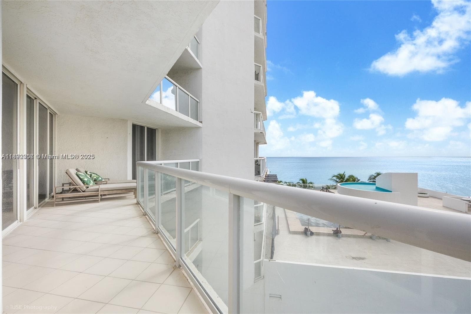 16425 Collins Ave 512 photo 2