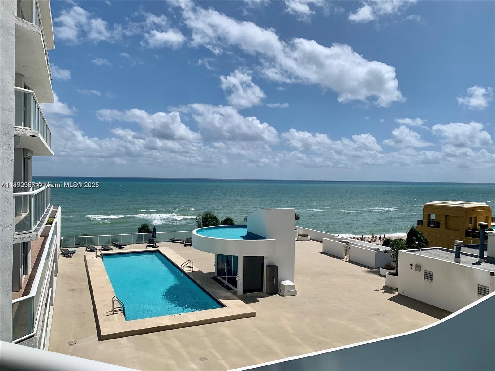 16425 Collins Ave 512 photo 1