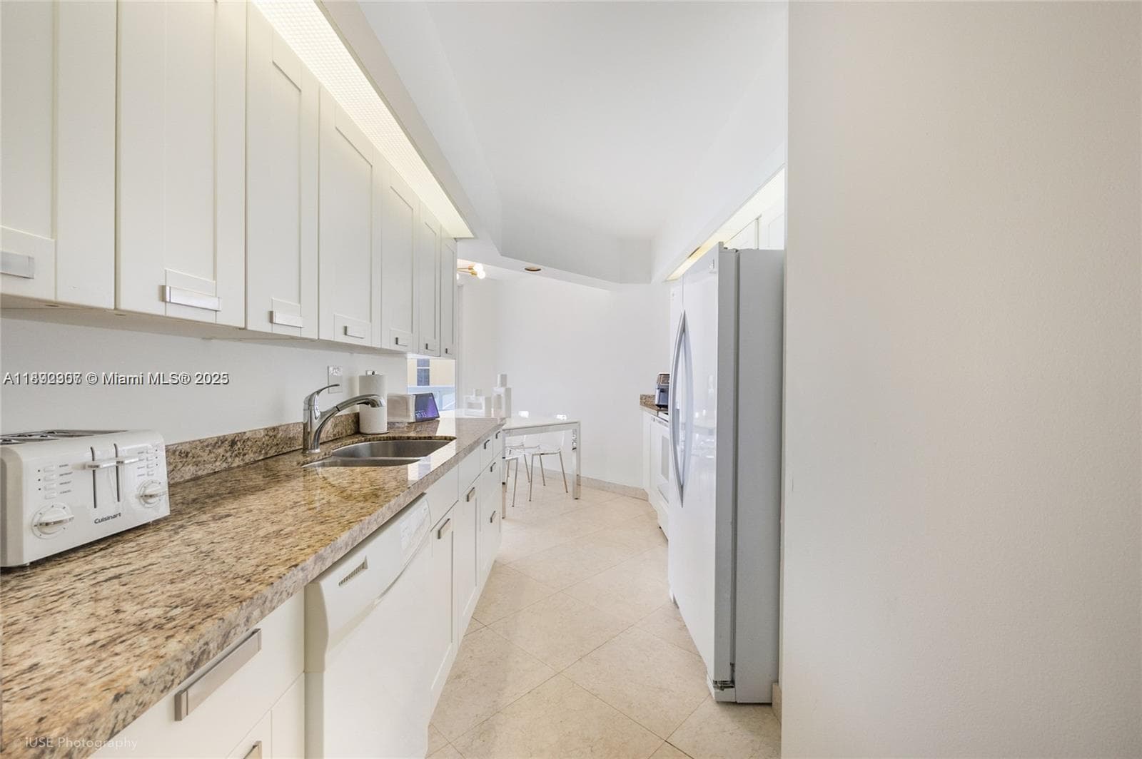 16425 Collins Ave 512 photo 8