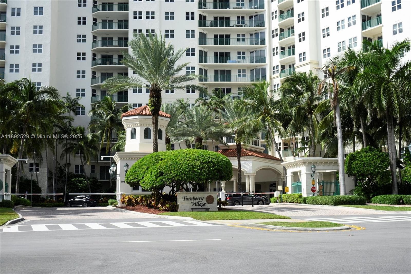 20000 E Country Club Dr PH01 photo 3