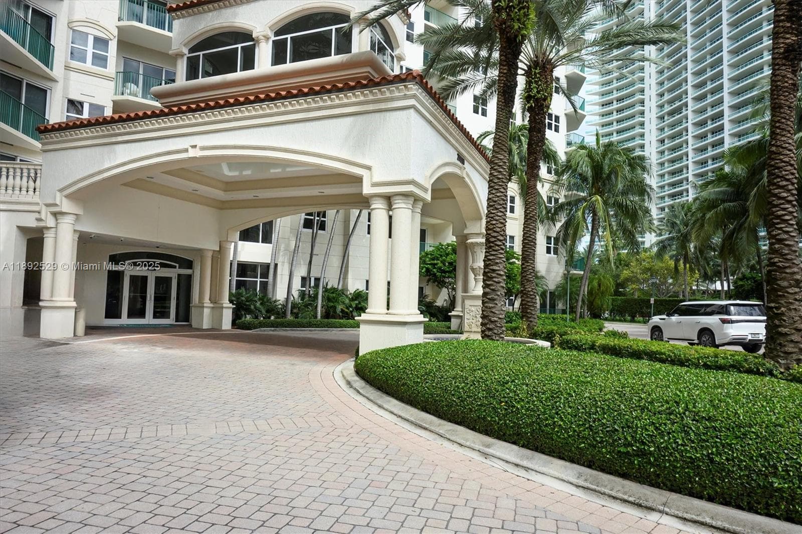 20000 E Country Club Dr PH01 photo 4