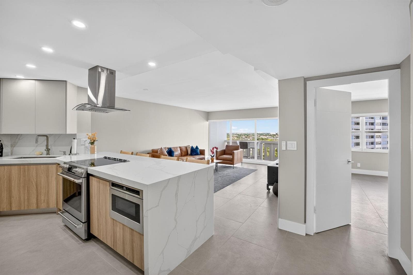 2100 S Ocean Drive 15E photo 3