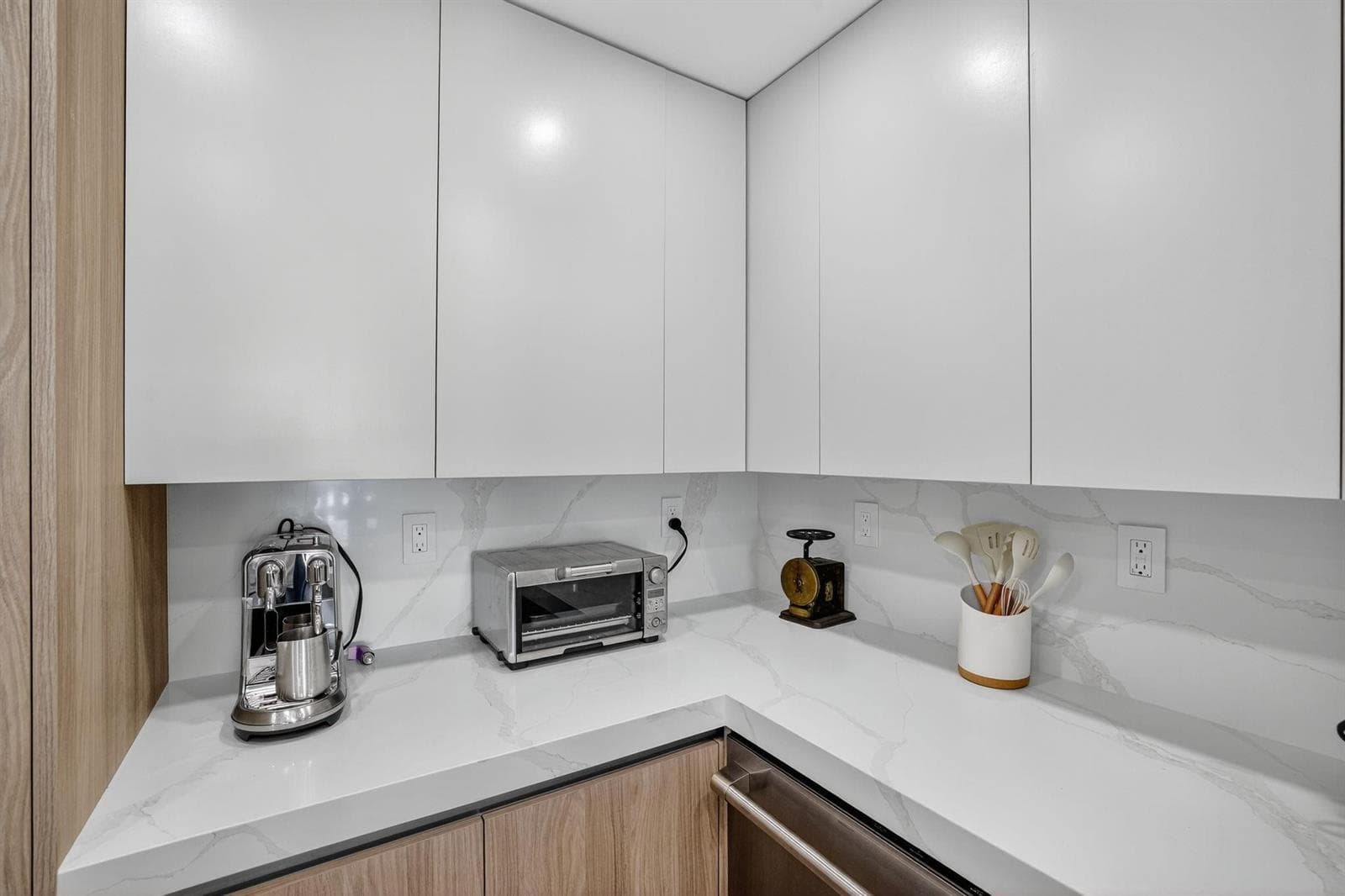 2100 S Ocean Drive 15E photo 8
