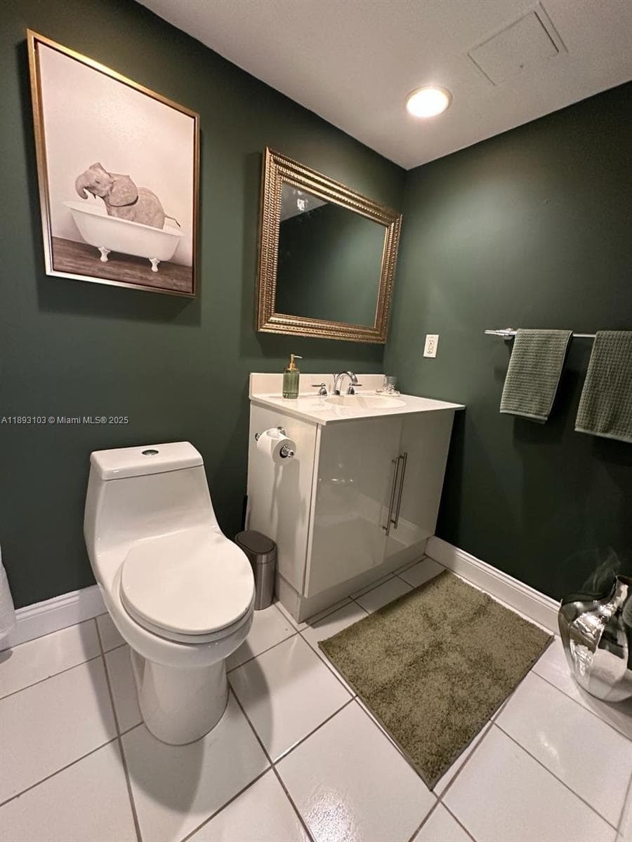 3000 S Ocean Dr 612 photo 3