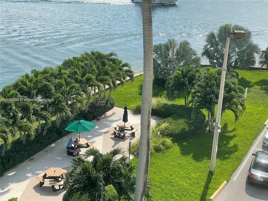 400 Kings Point Dr 328 photo 5