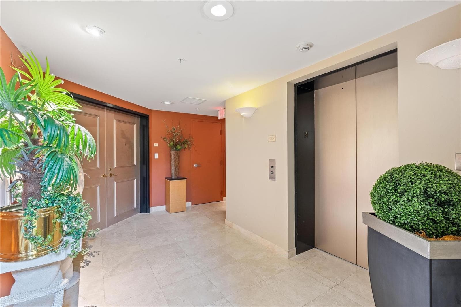 209 N Birch Road 401 photo 18