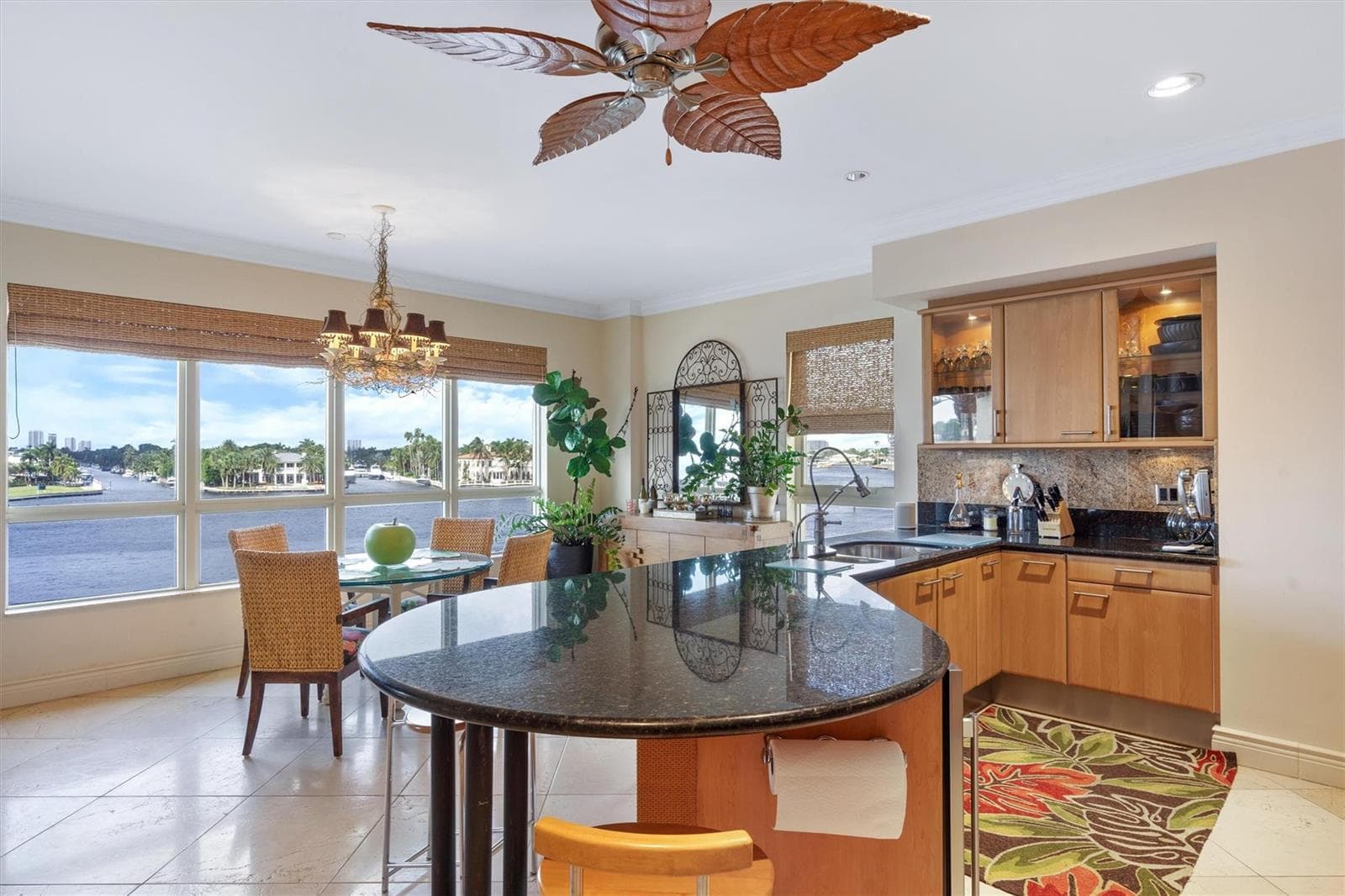 209 N Birch Road 401 photo 4