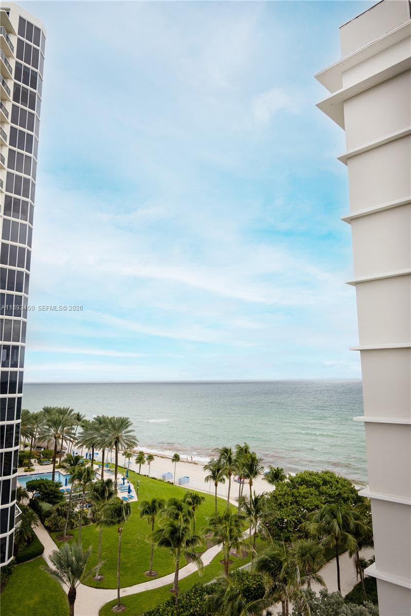 19201 Collins Ave 720 photo 2