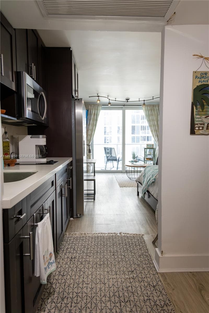 19201 Collins Ave 720 photo 17