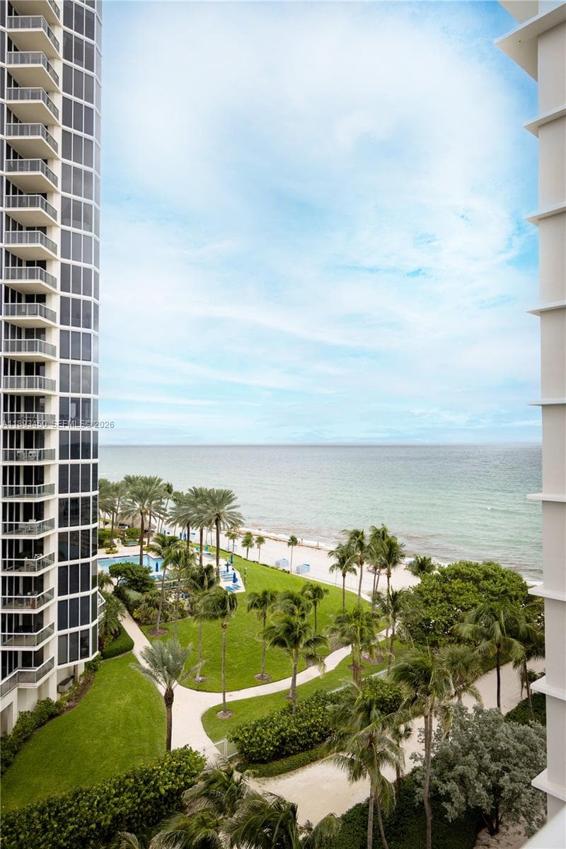19201 Collins Ave 720 photo 3