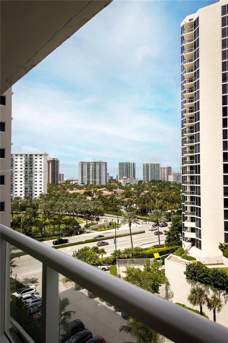 19201 Collins Ave 720 photo 5
