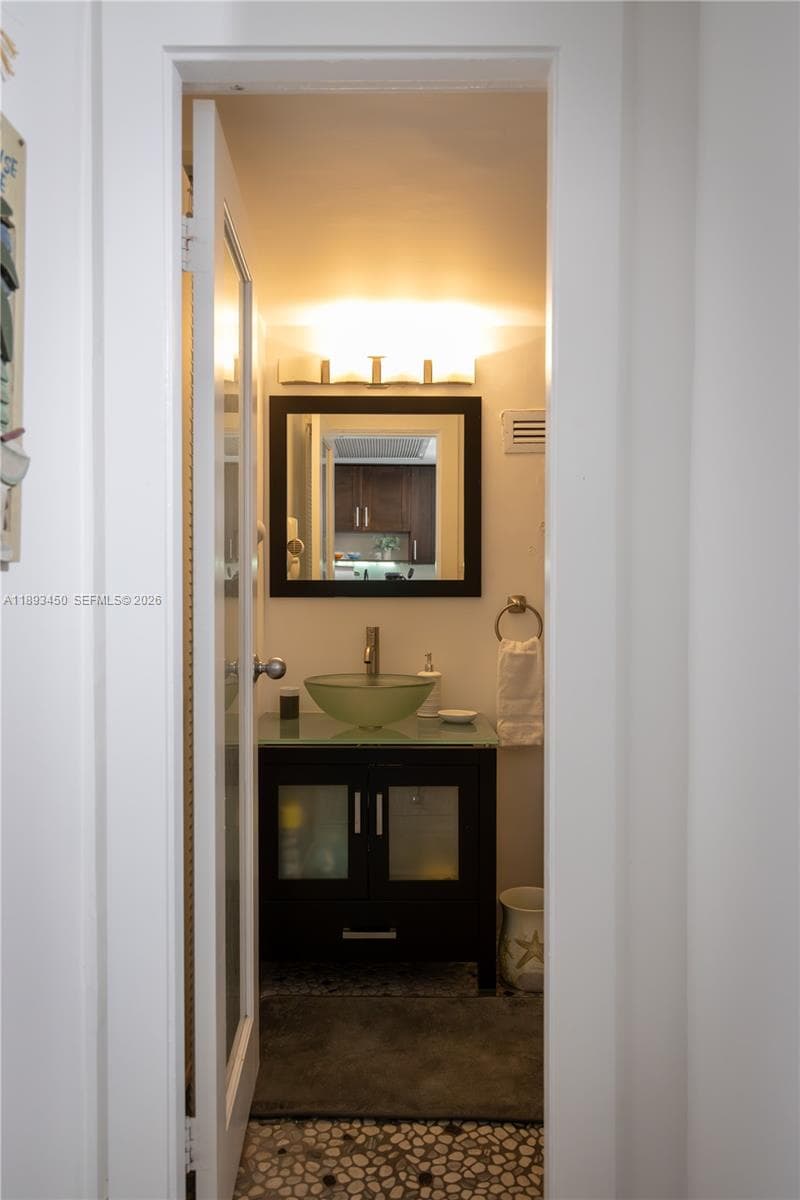 19201 Collins Ave 720 photo 21