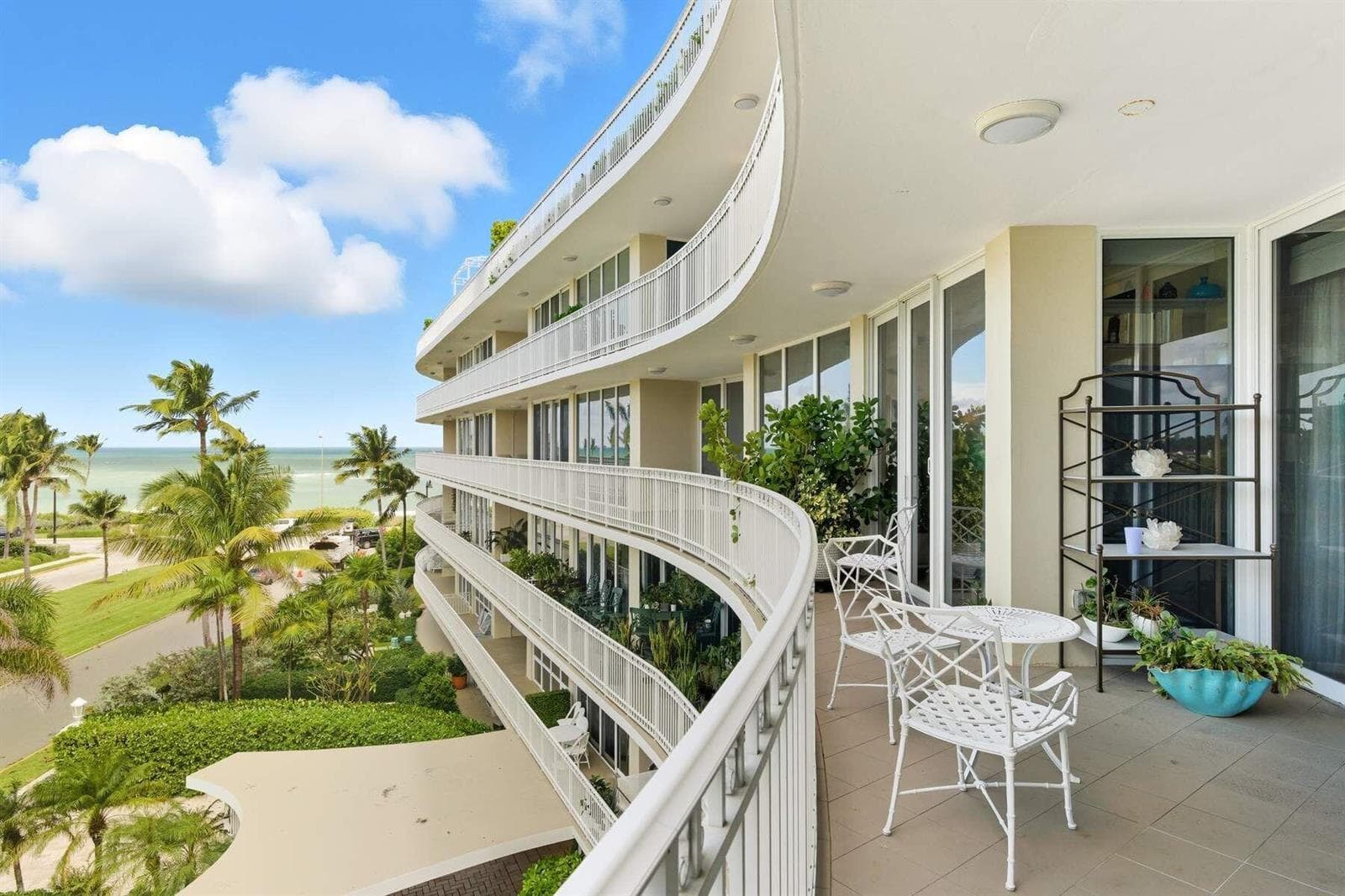 100 Royal Palm Way F4 photo 1