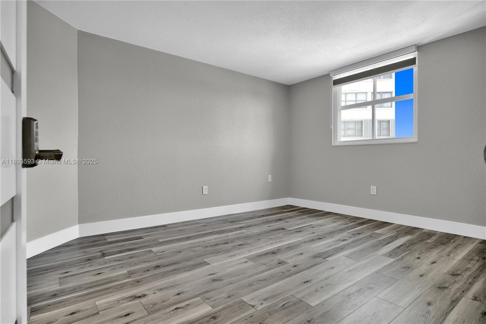 5880 Collins Ave 403 photo 13
