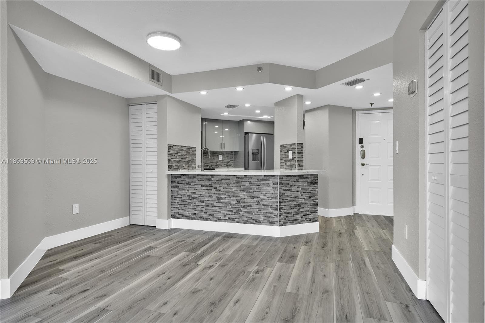 5880 Collins Ave 403 photo 7