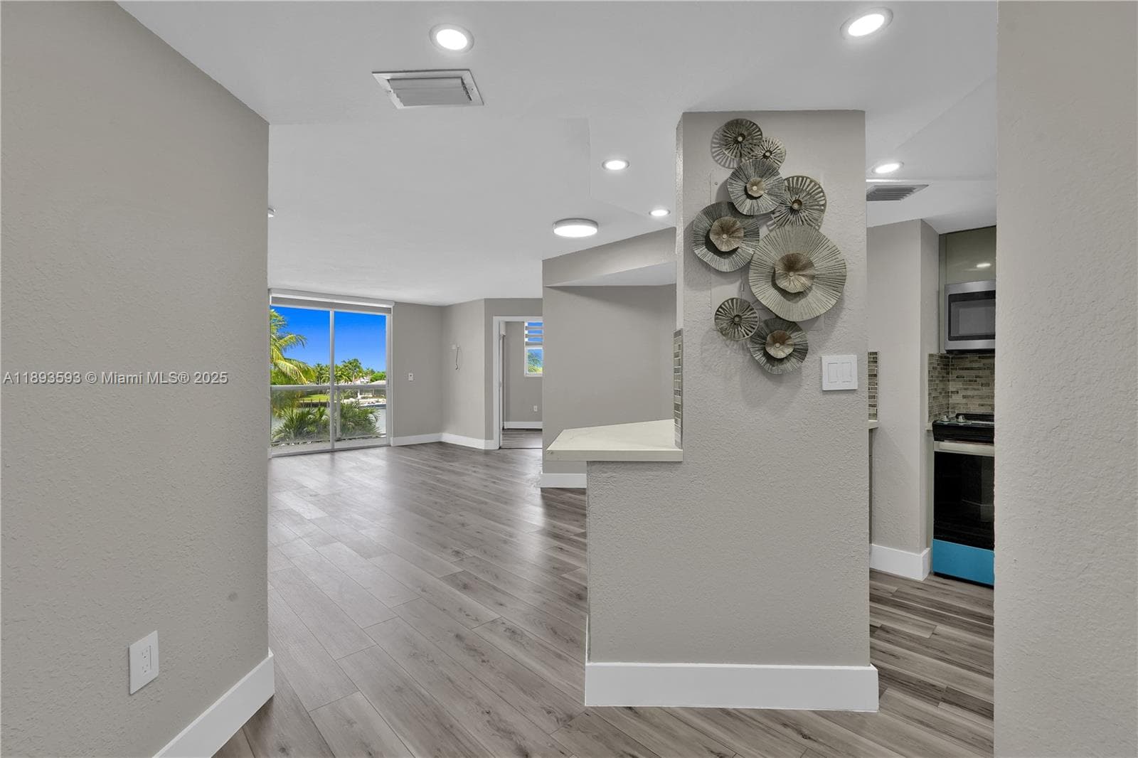 5880 Collins Ave 403 photo 1