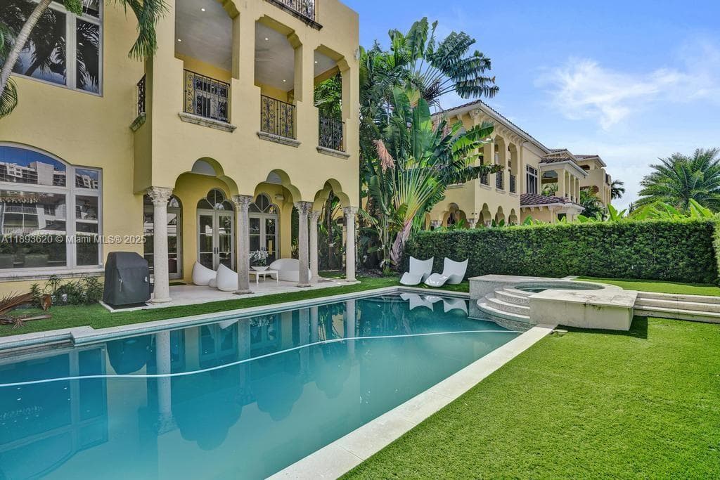 1516 Island Blvd photo 2