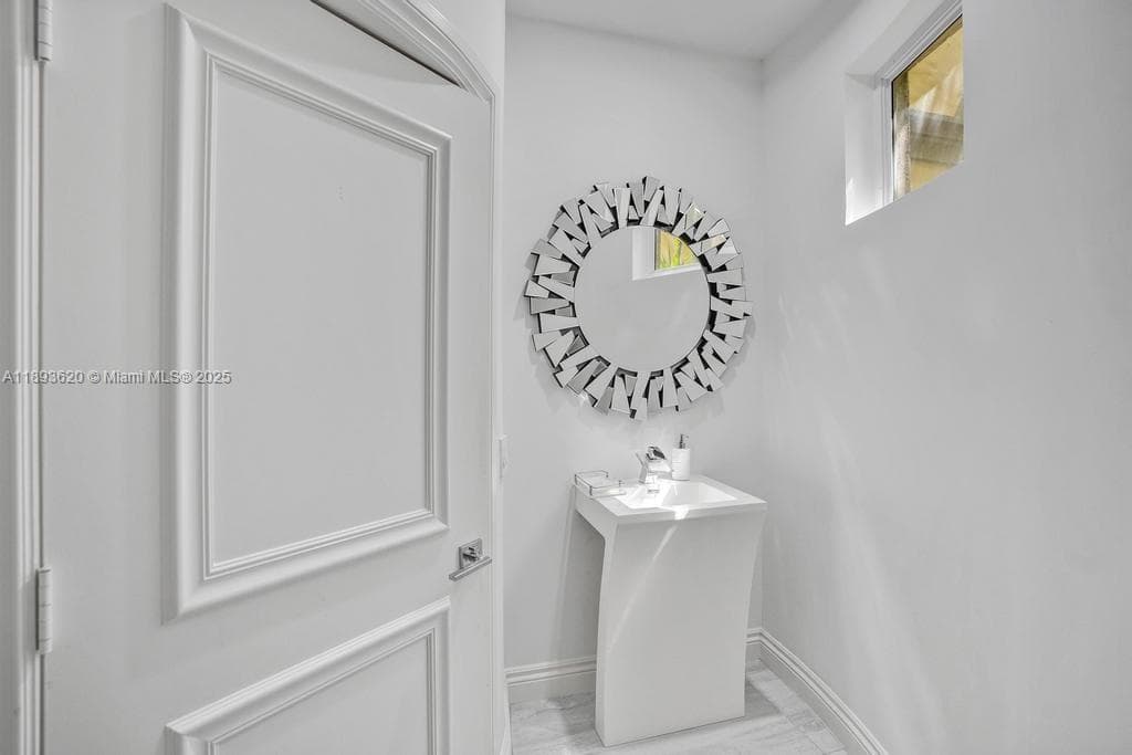 1516 Island Blvd photo 17