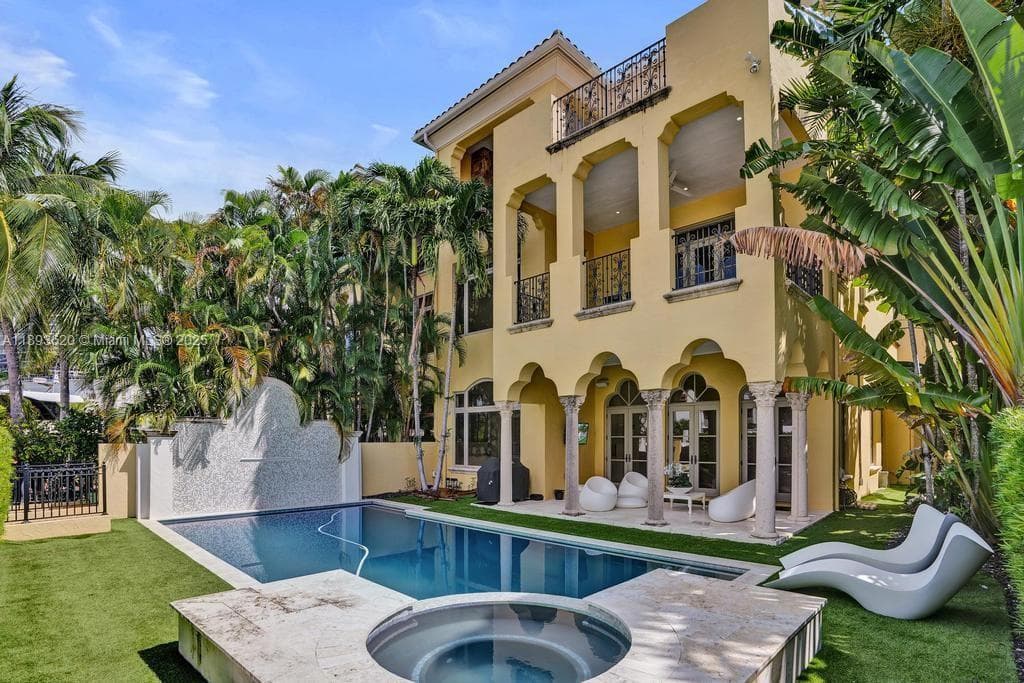 1516 Island Blvd photo 1
