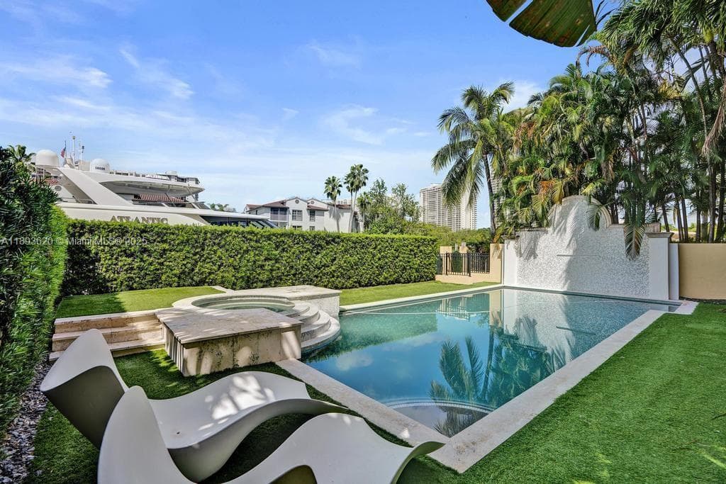 1516 Island Blvd photo 4